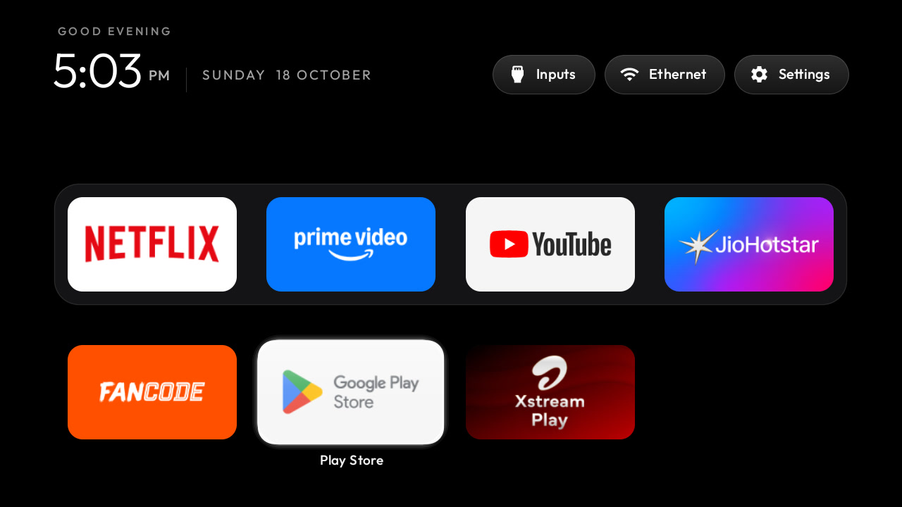 Clean Your TV 的新桌面:纯黑背景,底部 Dock 只放常用应用